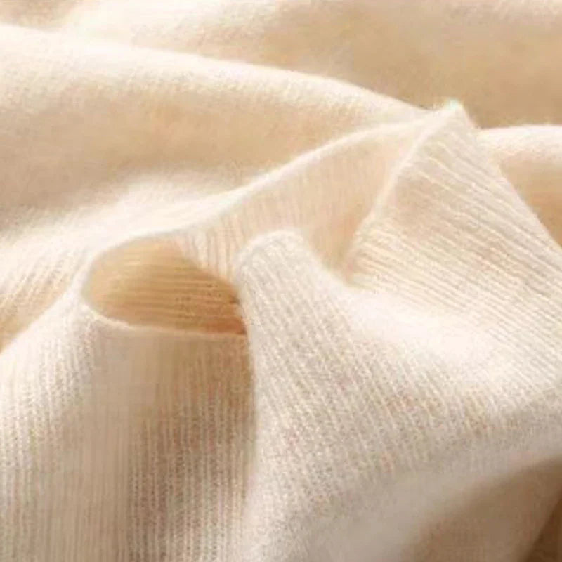 Trawinka – Wełniana narzutka z ręcznymi detalami