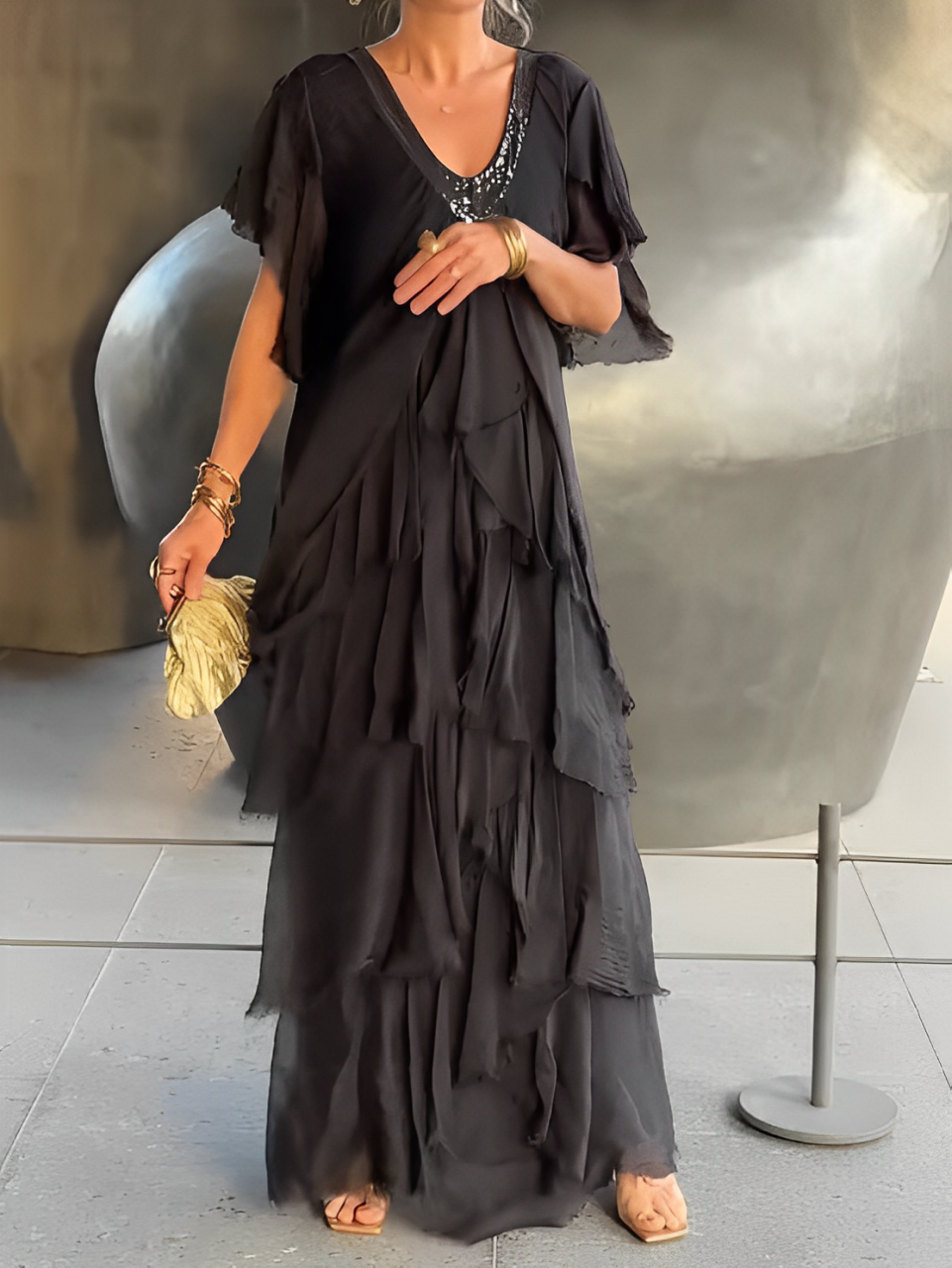 Bronisława – Zwiewna sukienka maxi z artystycznym akcentem