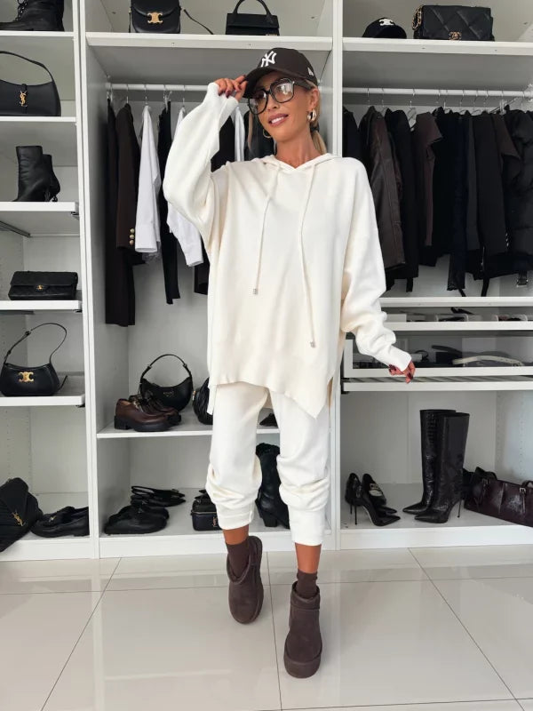 Marika - Dwuczęściowy komplet damski z długim rękawem, kapturem i okrągłym dekoltem