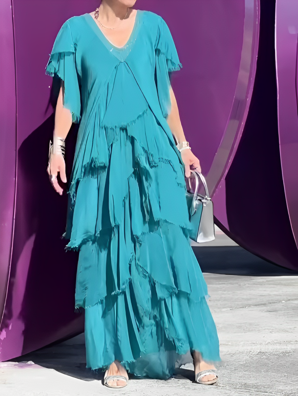 Bronisława – Zwiewna sukienka maxi z artystycznym akcentem